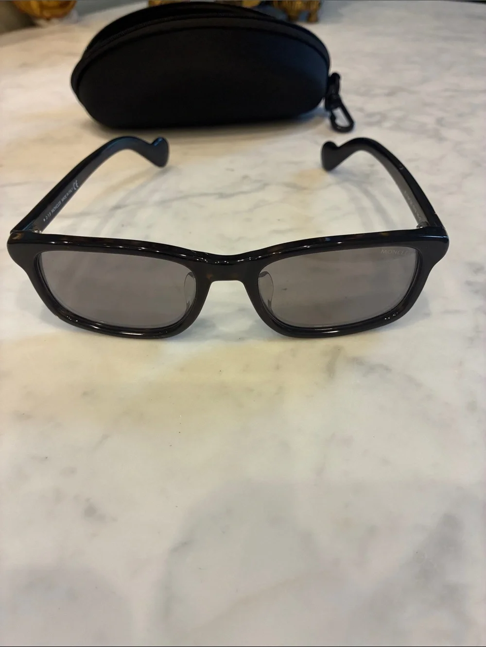 100% automatic Moncler Black Rectangular Sunglasses with Branded Temples